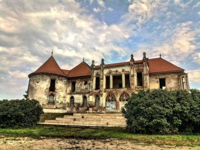 Studentii UAD vor putea participa la ateliere de arheologie si istoria artei la Castelul Banffy